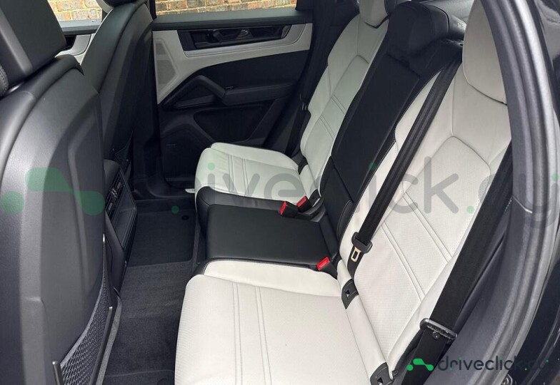 Porsche Cayenne Black