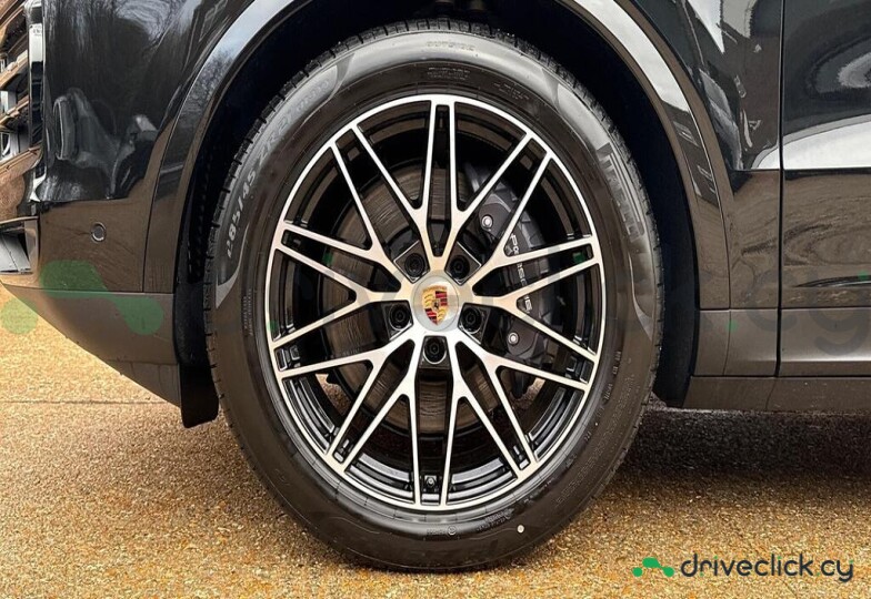 Porsche Cayenne Black
