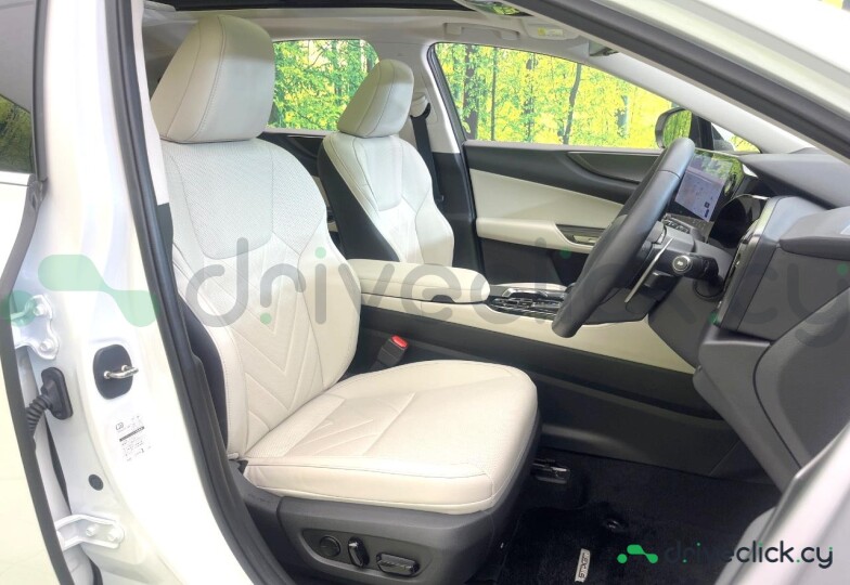 Lexus NX Белый