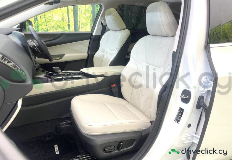 Lexus NX Белый