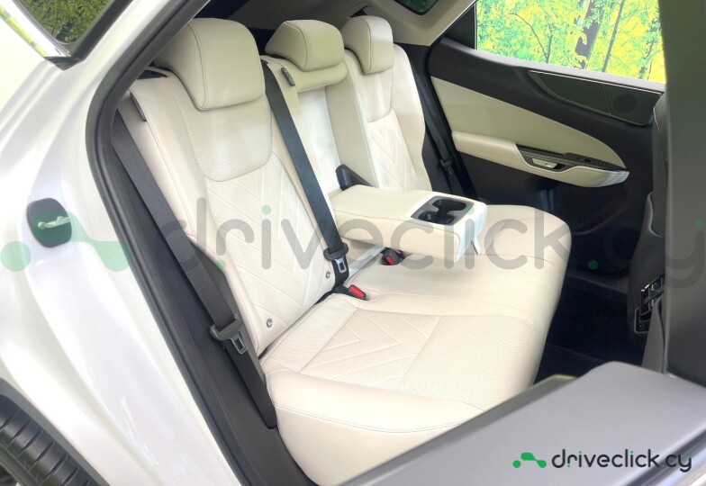 Lexus NX Белый