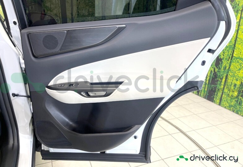 Lexus NX Белый