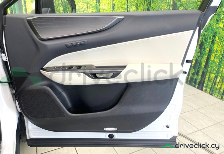 Lexus NX Белый