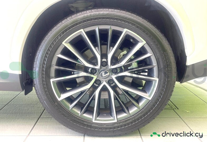 Lexus NX Белый