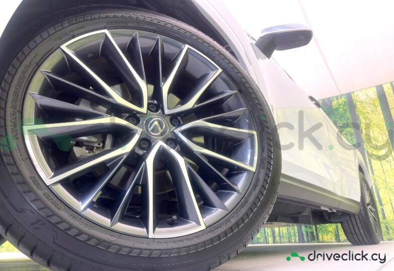 Lexus NX Белый