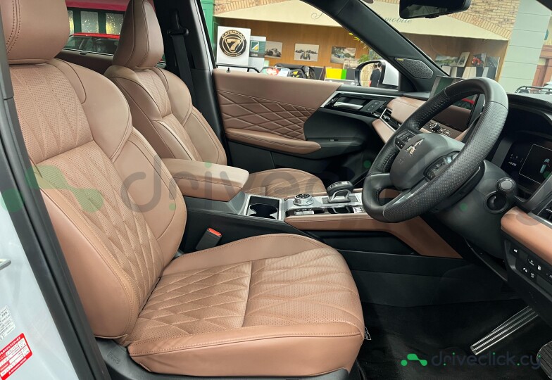 Mitsubishi Outlander White