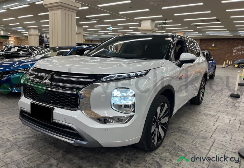 Mitsubishi Outlander White
