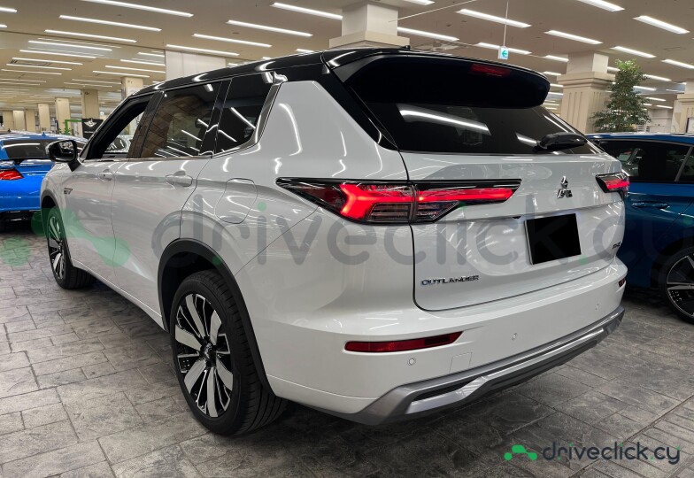 Mitsubishi Outlander White
