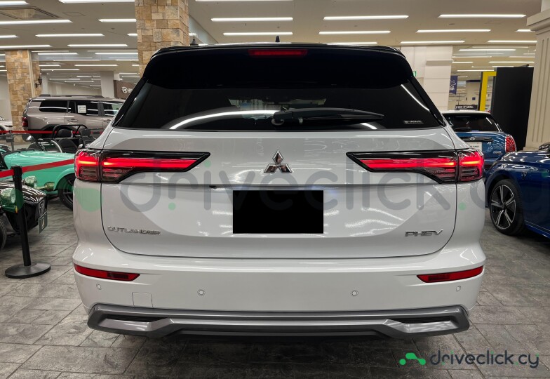 Mitsubishi Outlander White