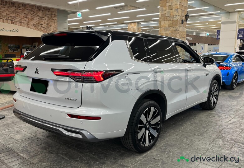 Mitsubishi Outlander White