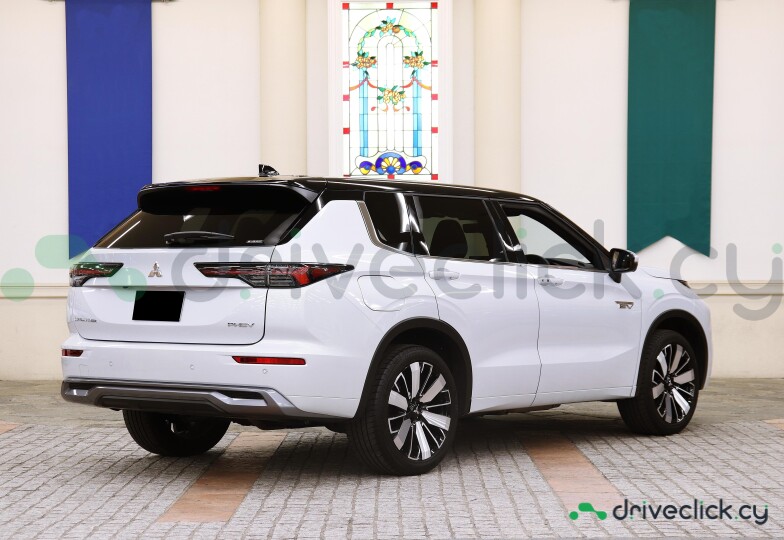Mitsubishi Outlander White