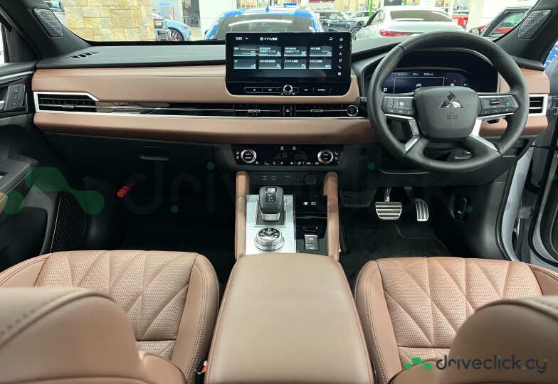 Mitsubishi Outlander White