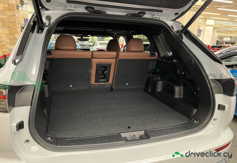 Mitsubishi Outlander White