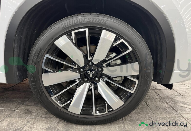 Mitsubishi Outlander White