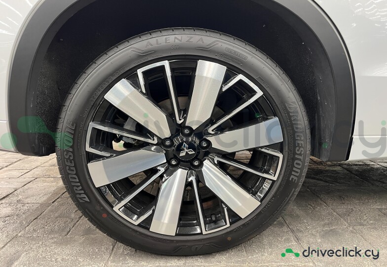 Mitsubishi Outlander White