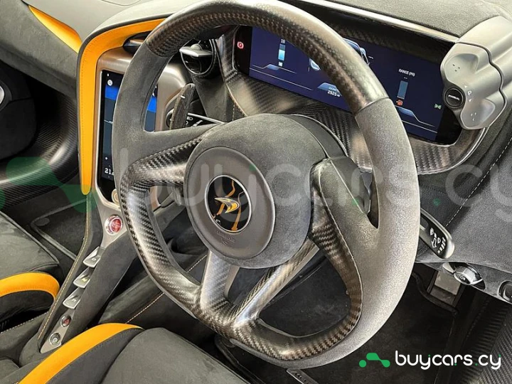 McLaren 750S Оранжевый