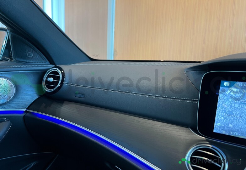 Mercedes E-class Черный
