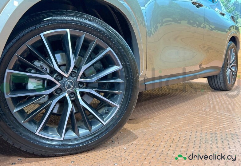 Lexus NX Серый