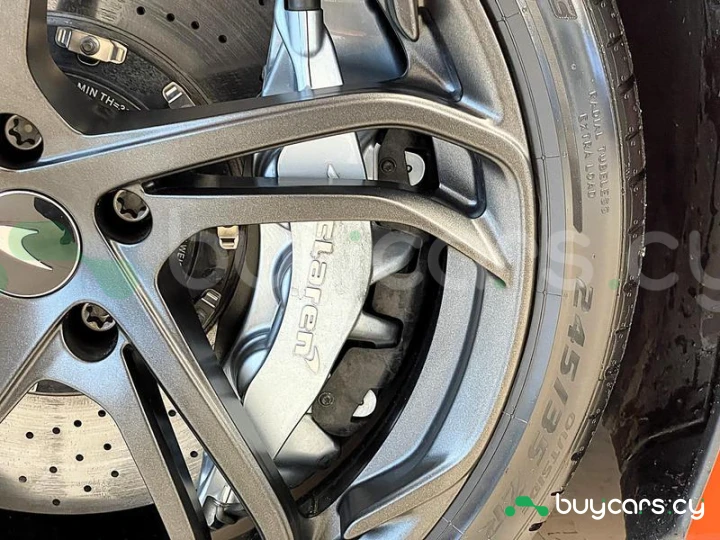 McLaren 750S Оранжевый