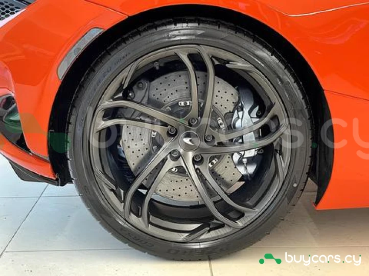 McLaren 750S Оранжевый
