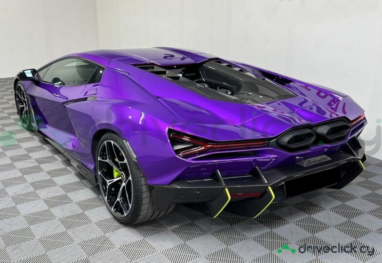 Lamborghini Revuelto Purple