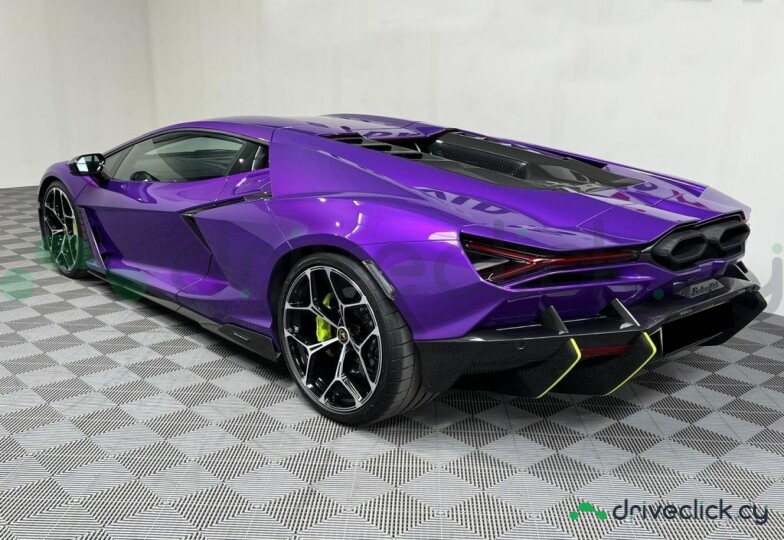 Lamborghini Revuelto Purple