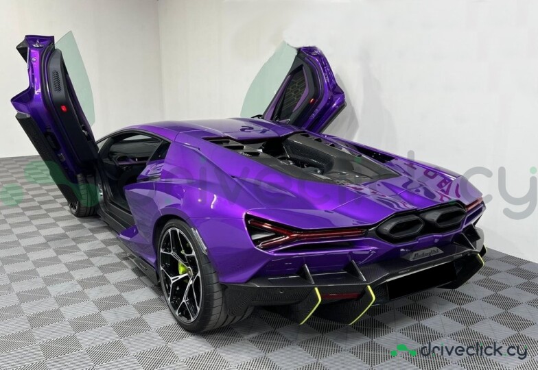 Lamborghini Revuelto Purple
