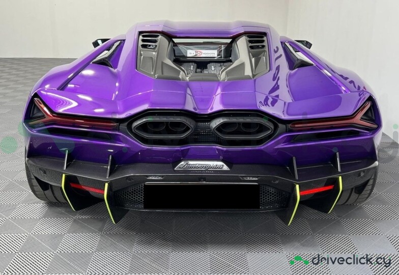 Lamborghini Revuelto Purple