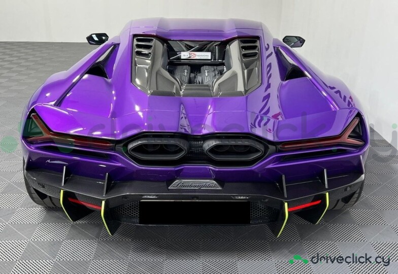 Lamborghini Revuelto Purple