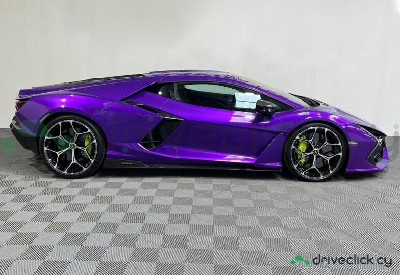Lamborghini Revuelto Purple