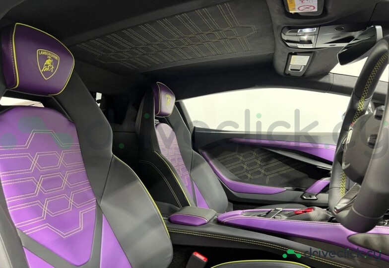 Lamborghini Revuelto Purple