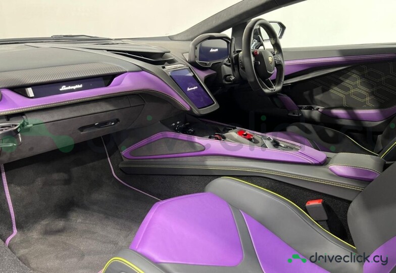 Lamborghini Revuelto Purple