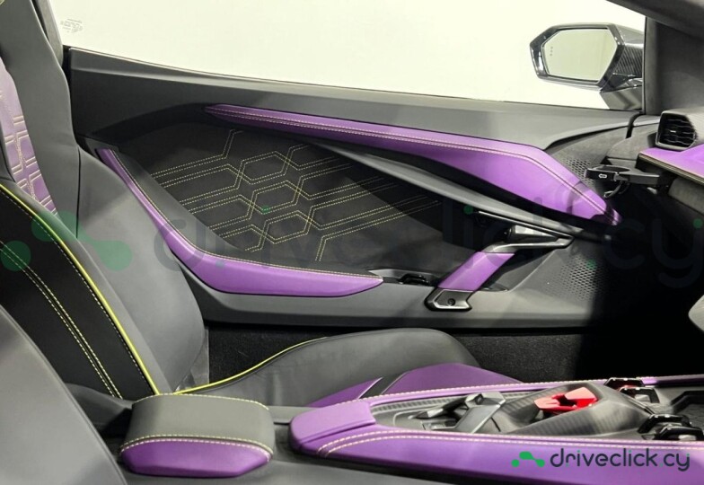 Lamborghini Revuelto Purple