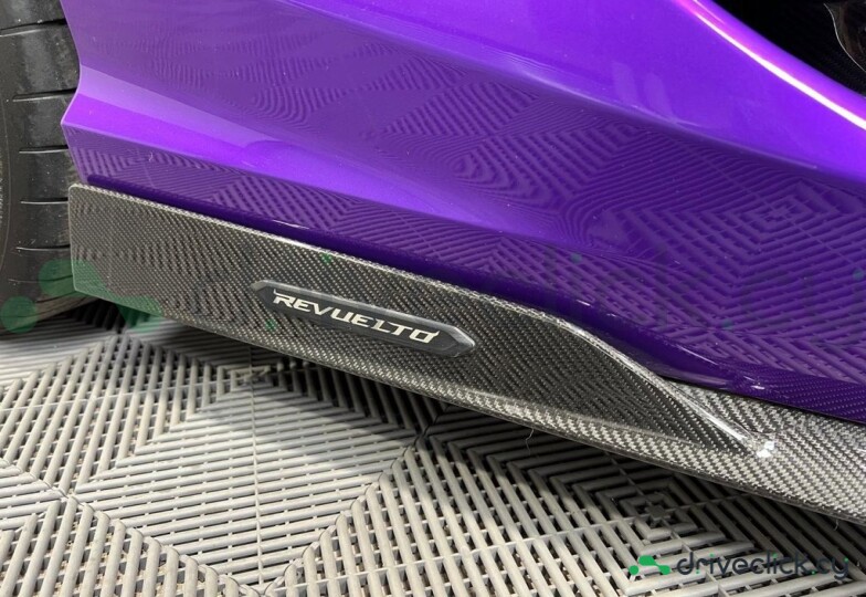 Lamborghini Revuelto Purple
