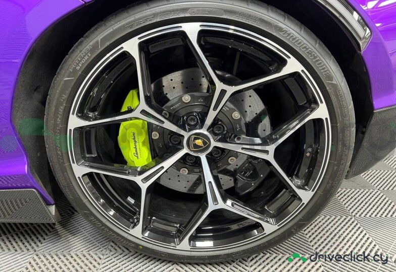 Lamborghini Revuelto Purple