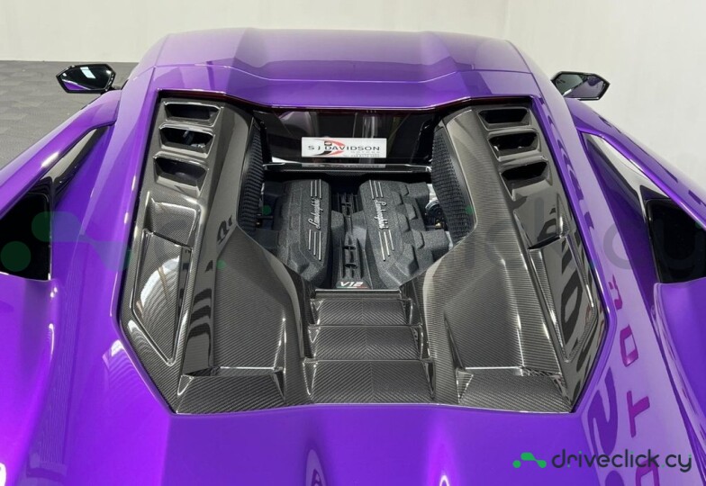 Lamborghini Revuelto Purple