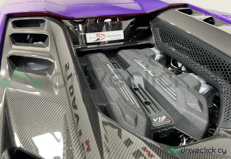 Lamborghini Revuelto Purple