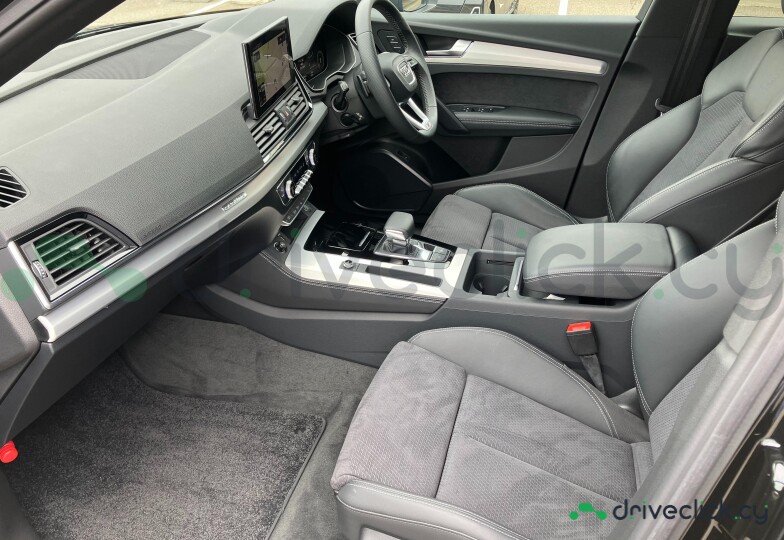Audi Q5 Sportback Черный
