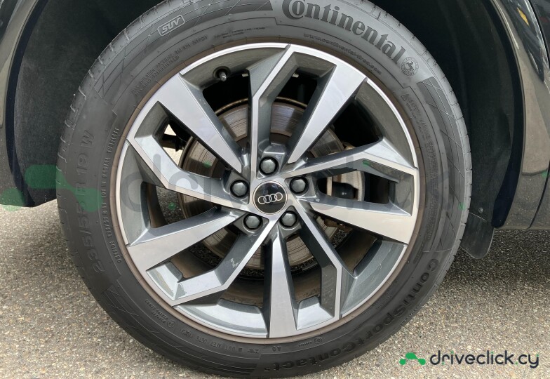 Audi Q5 Sportback Черный