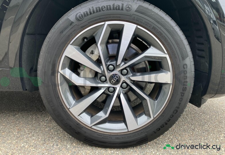 Audi Q5 Sportback Черный