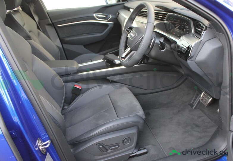 Audi Q8 Sportback e-tron Blue