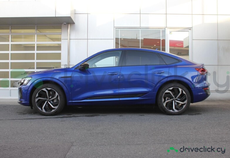 Audi Q8 Sportback e-tron Blue