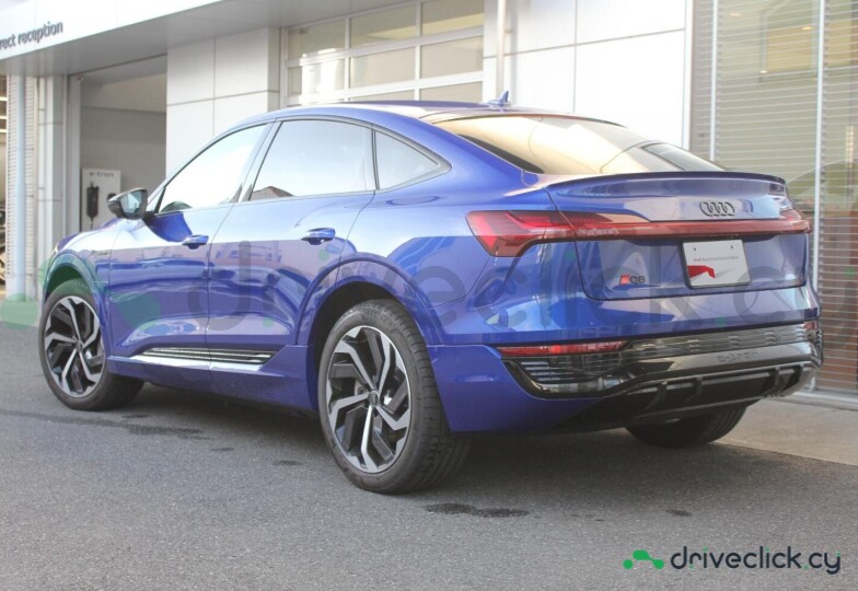 Audi Q8 Sportback e-tron Blue