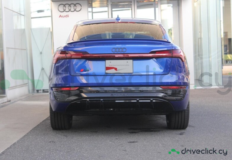 Audi Q8 Sportback e-tron Blue