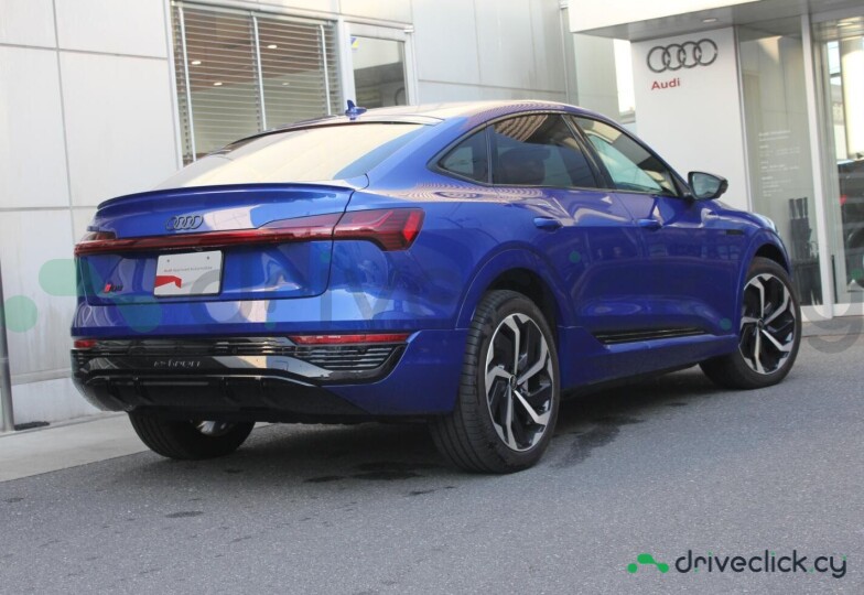 Audi Q8 Sportback e-tron Blue