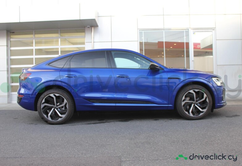 Audi Q8 Sportback e-tron Blue