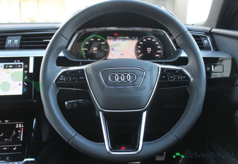Audi Q8 Sportback e-tron Blue