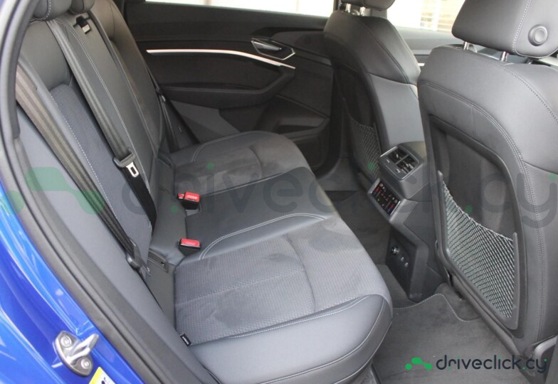 Audi Q8 Sportback e-tron Blue