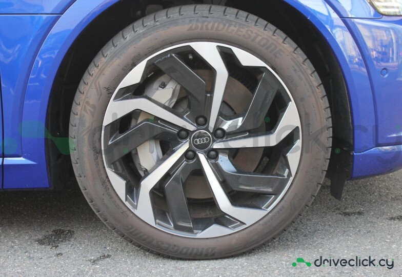 Audi Q8 Sportback e-tron Blue