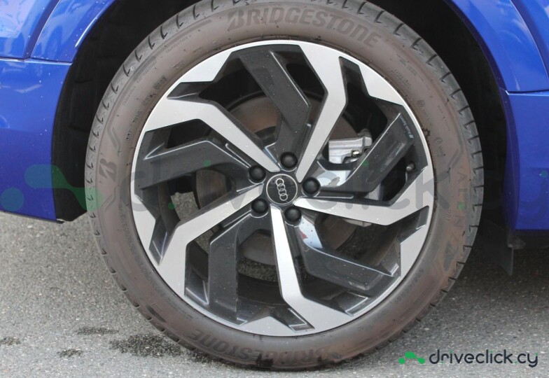 Audi Q8 Sportback e-tron Blue